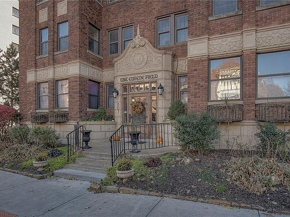 4th image of 807 W 48th St APT 404
