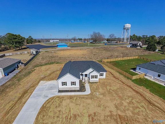 3rd image of 206 Rustic Trce