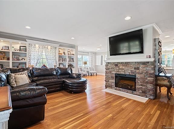 3rd image of 4 Park Ave