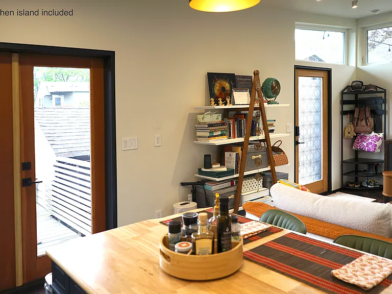 2847 NW Savier St #B — Photo 16