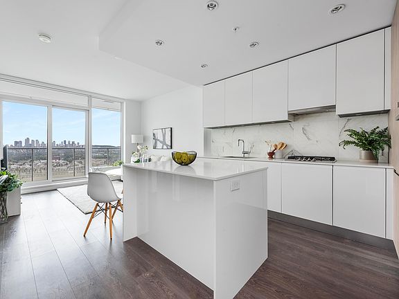 4th image of 4650 Brentwood Blvd #3603