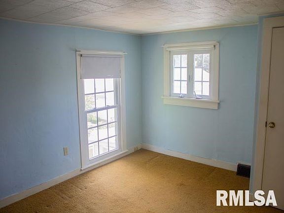 5th image of 400 N College Ave