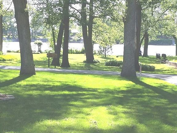 3rd image of 20 Elmwood Dr