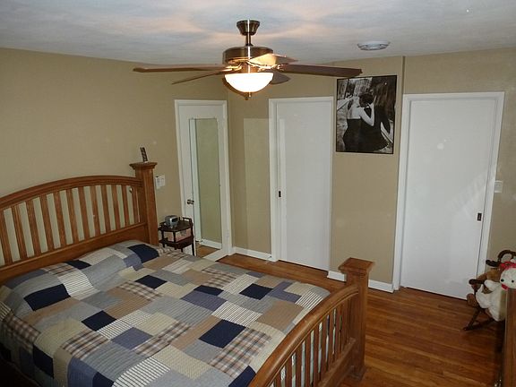Master Bedroom: Upper Level