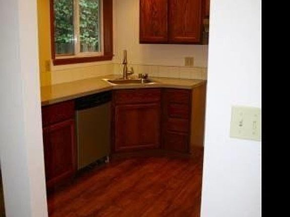 3rd image of 1329 Puget St NE