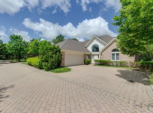 332 Rivershire Ct, Lincolnshire, IL 60069