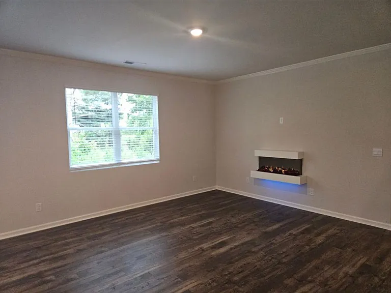 325 Thompson Dr — Photo 4