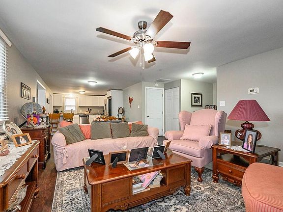3rd image of 1504 Auburn Ct