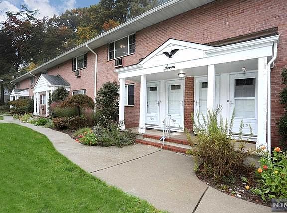 2nd image of 710 Washington Dr #710