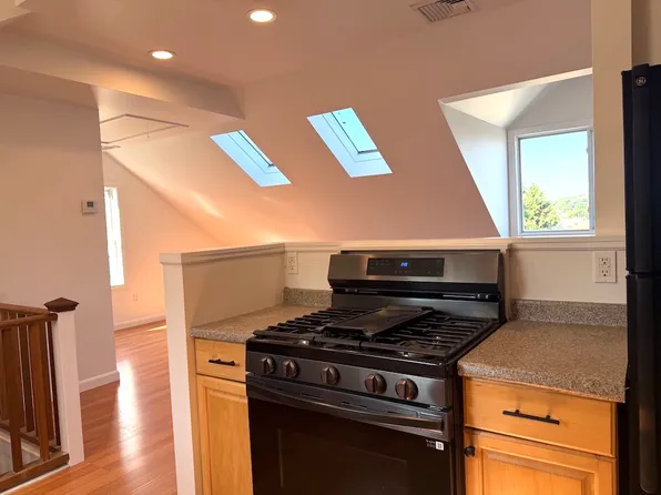 35-37 Webster St #3, Newport, RI 02840