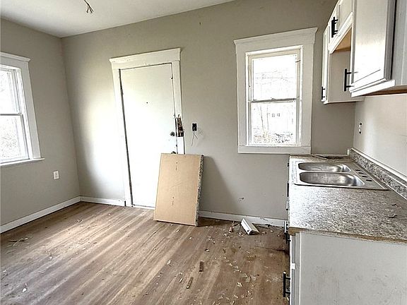 5th image of 10712 Grantwood Ave