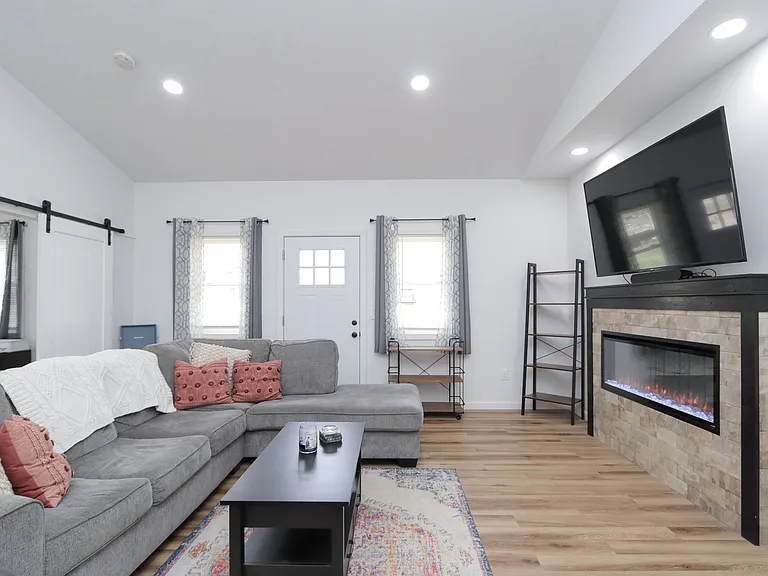 177 Thompson St — Photo 13