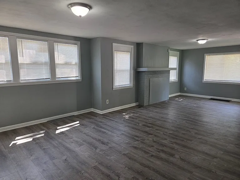 2806 NE Madison Ave — Photo 2