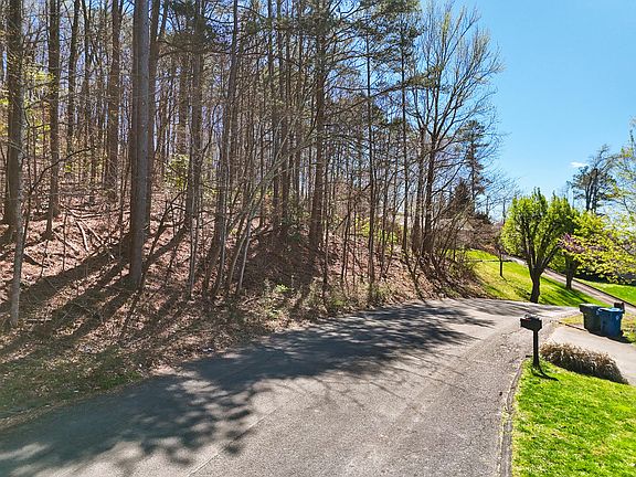 3rd image of 1714 Spring View Ln