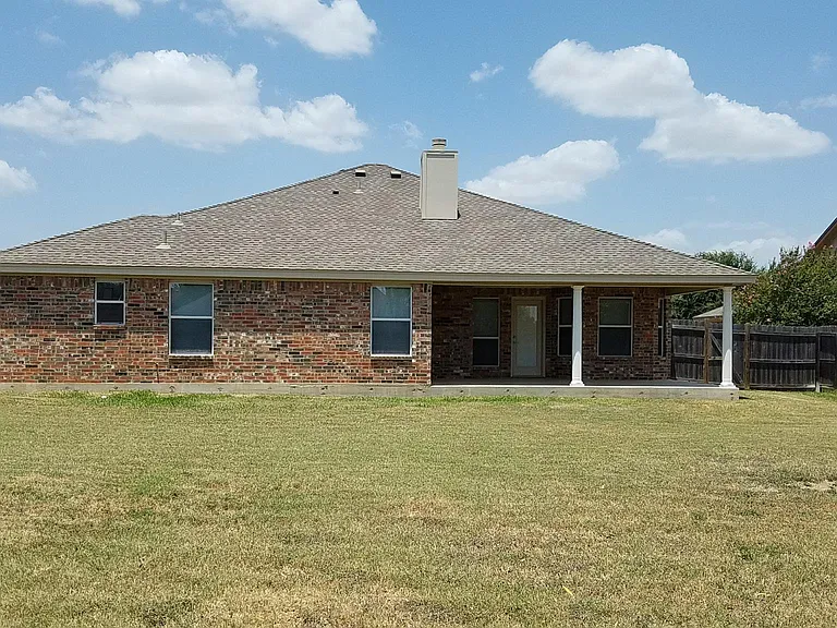 Large back yard, privacy fence