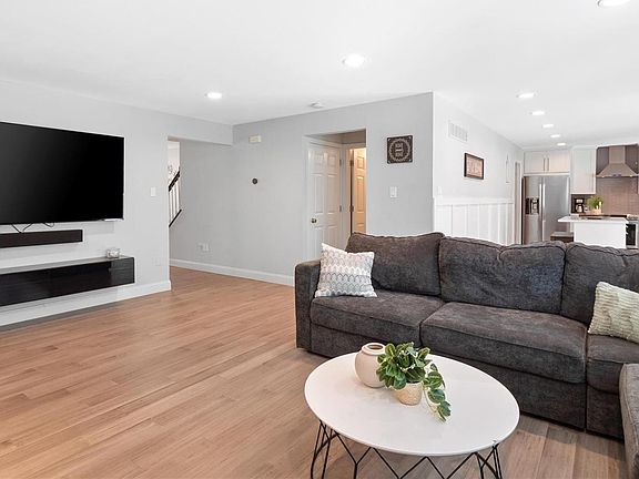 5th image of 4360 Hawkins Glen Way