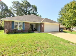 466 River Oaks Dr, Wetumpka, AL 36092