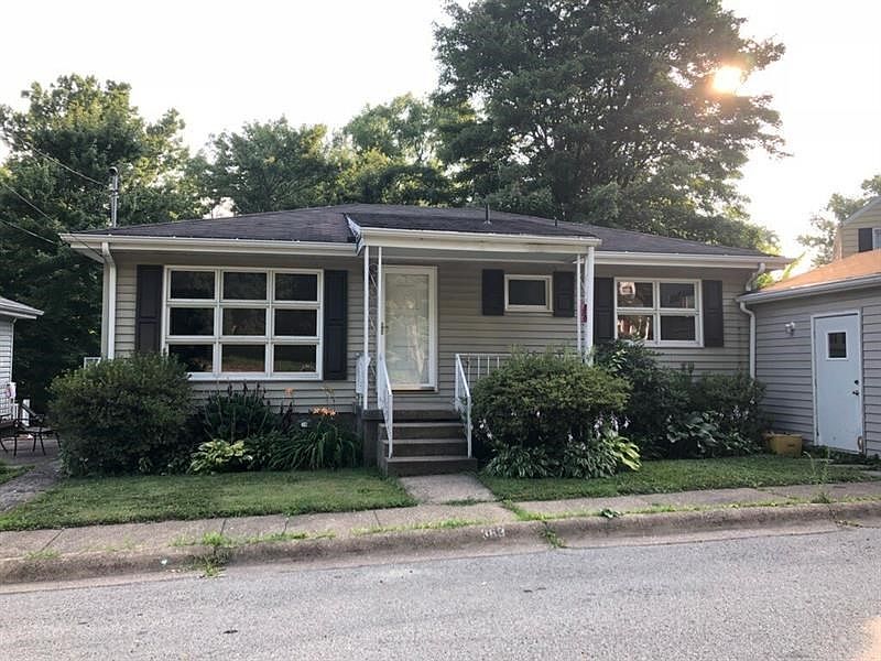 Welcome to 369 Summit St. in the Mount Vernon area of New Kensington.  This little ranch is tucked away towards the end of the s