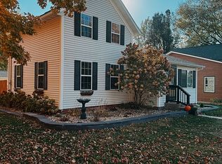 105 W Farnham St, Sheffield, IL 61361