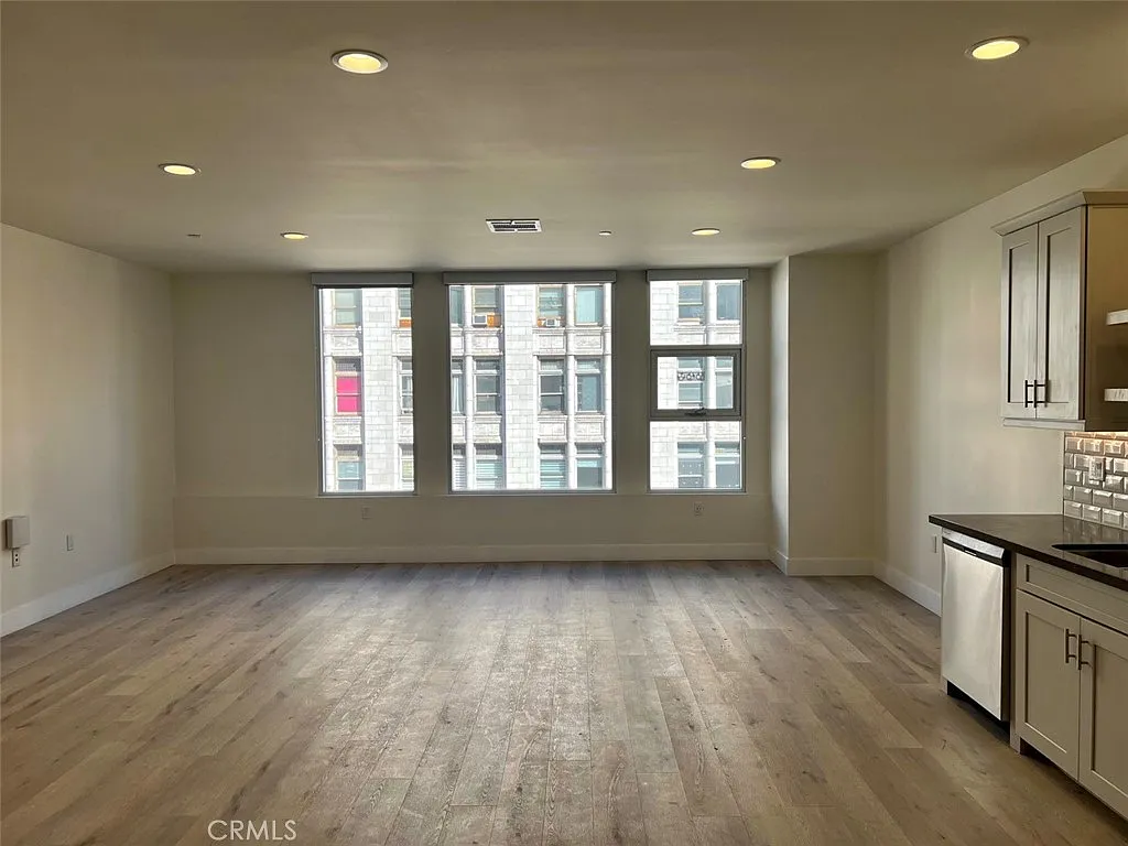 1 bed, 1.5 bath, 990 sqft, $2,595 — Photo 4