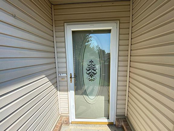 2nd image of 911 Tunbridge Dr