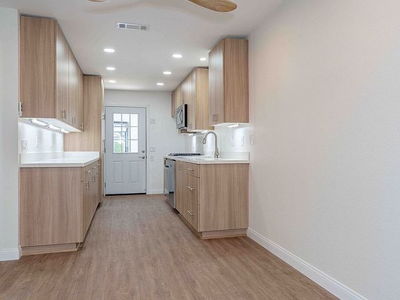 5th image of 10419 Hayford St
