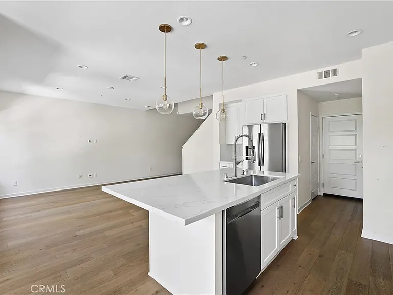 216 Finch — Photo 12