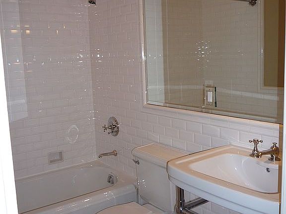 3rd image of 2976 Pine St