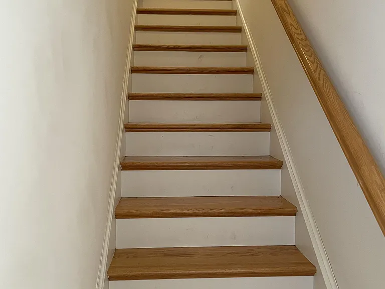 555 Station Ln — Photo 7