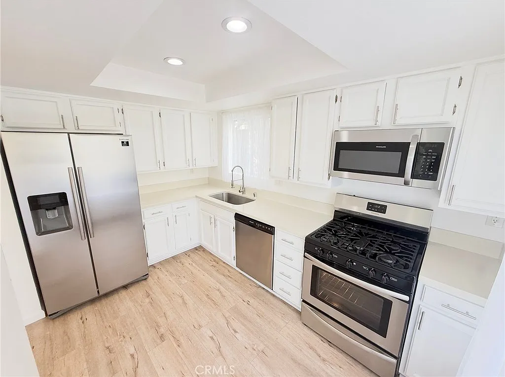 2 bed, 1250 sqft, $3,995 — Photo 4