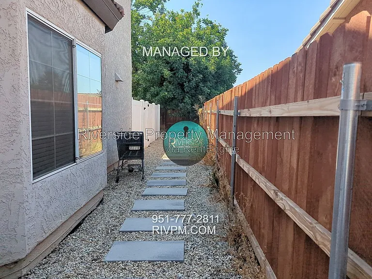 23119 Donahue Ct #2 — Photo 11