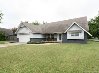 9241 E 37th Pl, Tulsa, OK 74145