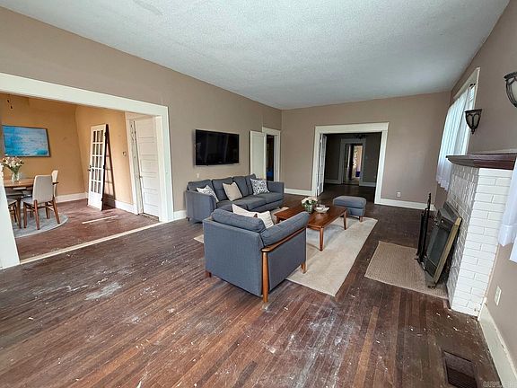 5th image of 801 Crittenden St