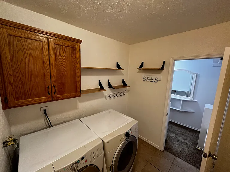 784 W 100 N — Photo 22