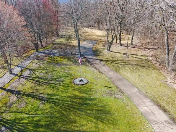 12537 Frost Rd, Hemlock, MI 48626