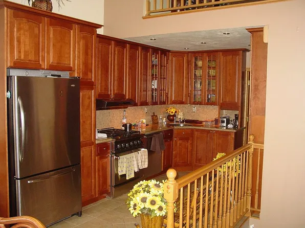 174 Sand Ln, Staten Island, NY 10305