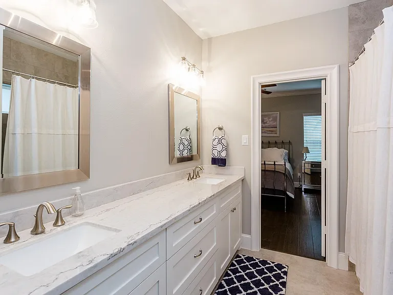 2413 Detering St — Photo 25