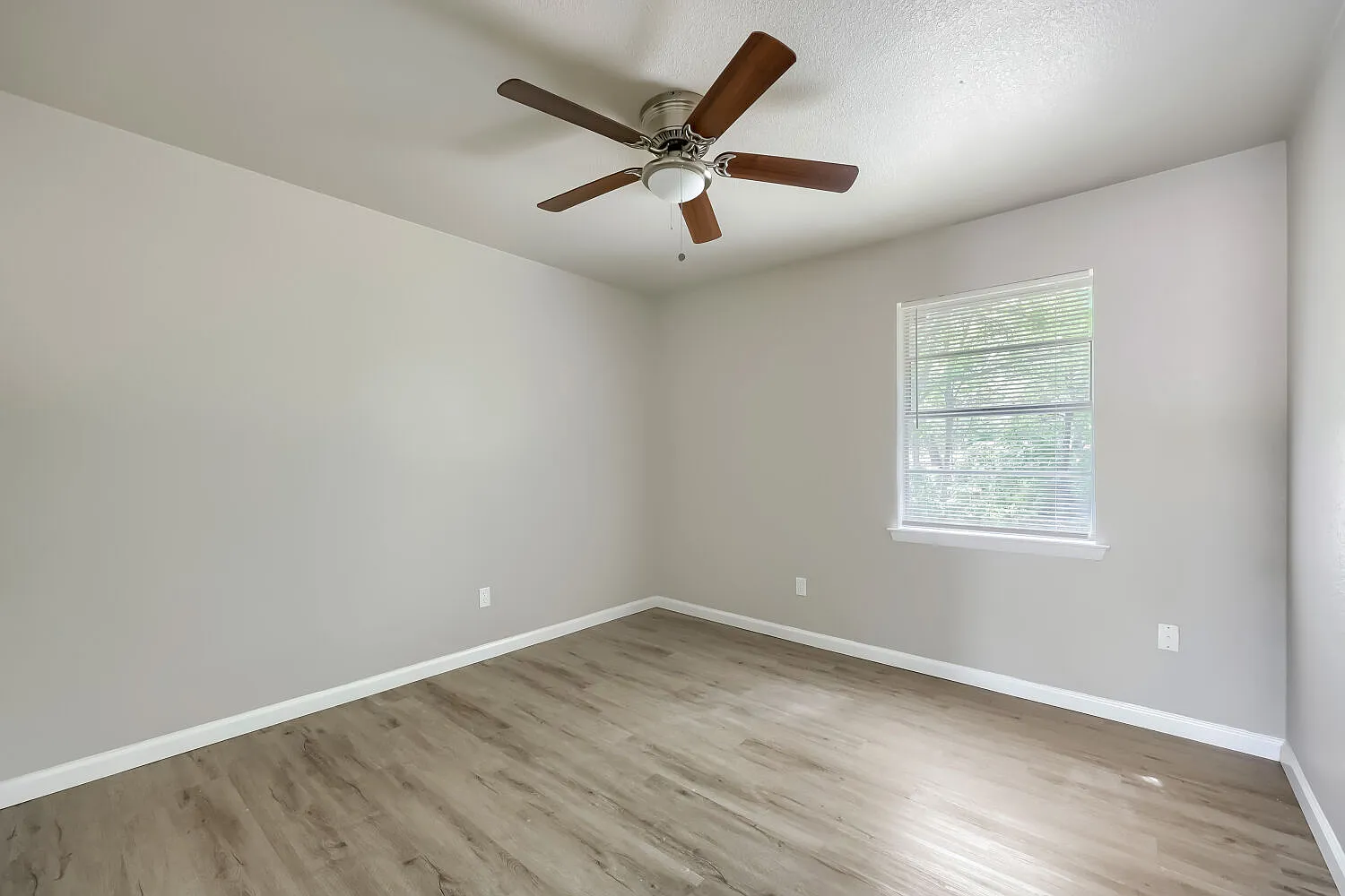 3 bed, 1.5 bath, 1173 sqft, $1,950 — Photo 3