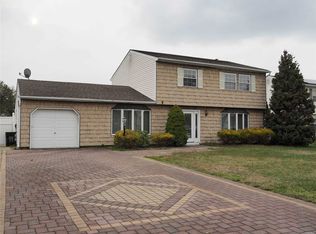 44 Rustic Ave, Medford, NY 11763