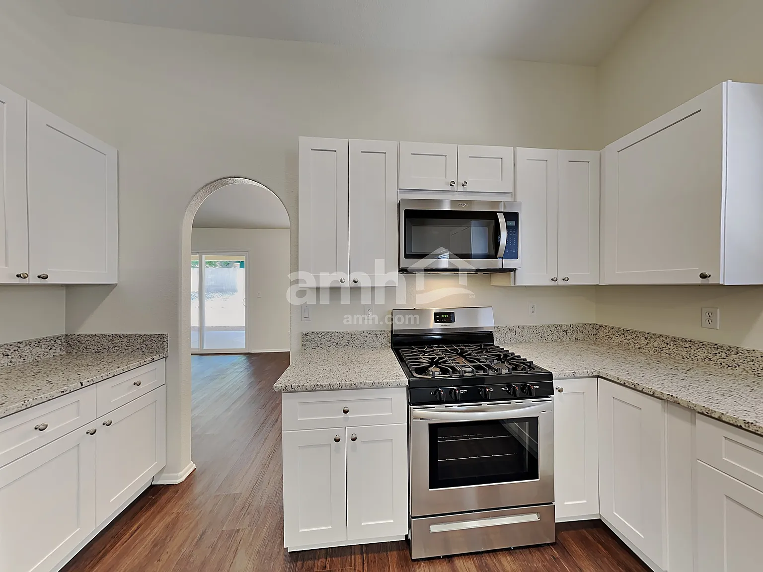 4 bed, 2.0 bath, 2156 sqft, $2,230 — Photo 4