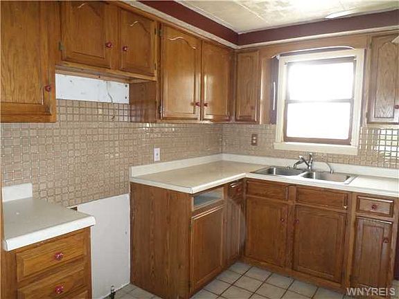 3rd image of 256 Edgewood Ave