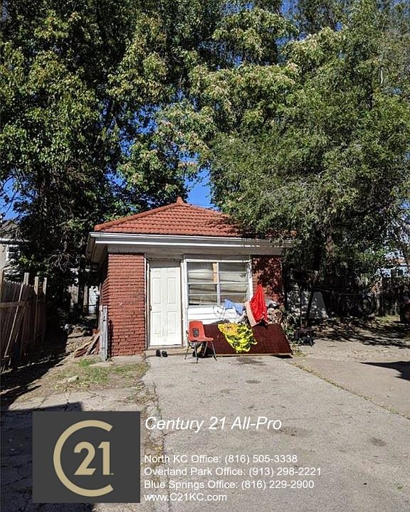 2nd image of 2814 E 9th St