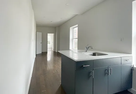 Rented by Kahen Properties | media 19