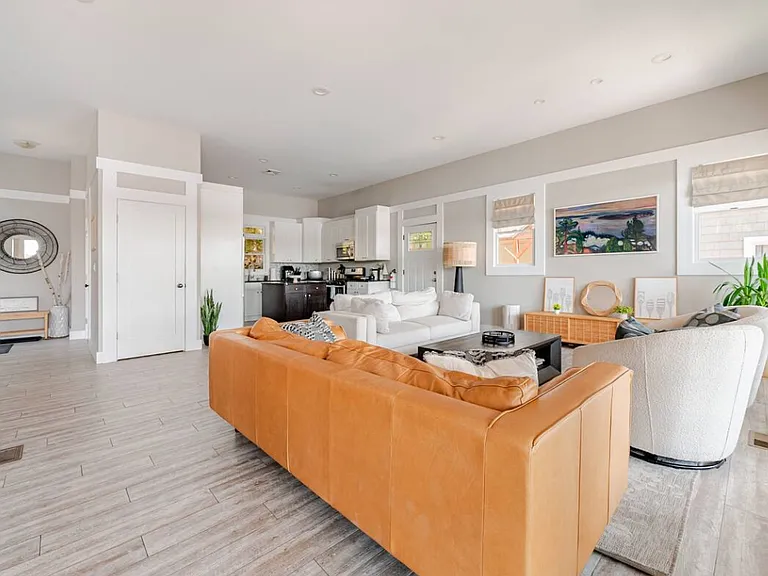 307 Lakeside Blvd — Photo 11