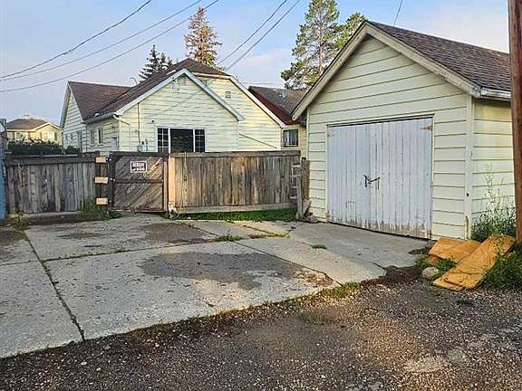 3rd image of 1109 W 50th St