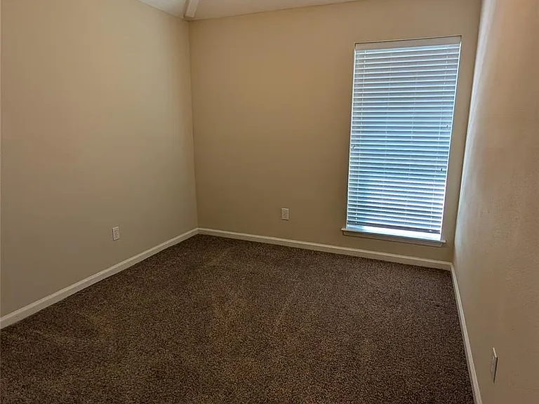 10710 Ambergate Dr — Photo 12