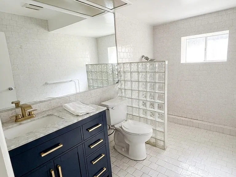 2912 Park Center Dr — Photo 8