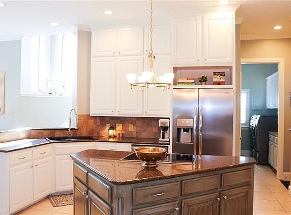 3rd image of 2907 Oakwood Ct