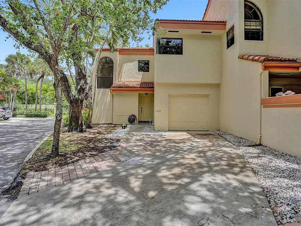 1st image of 3227 Old Oak Ln #1201