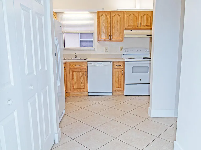 8883 SE Hobe Ridge Ave — Photo 4